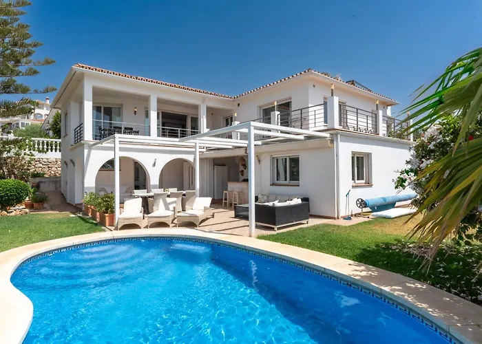 Spacious 3Br Villa With Pool And Sea Views - Hosted By Lapponia Properties